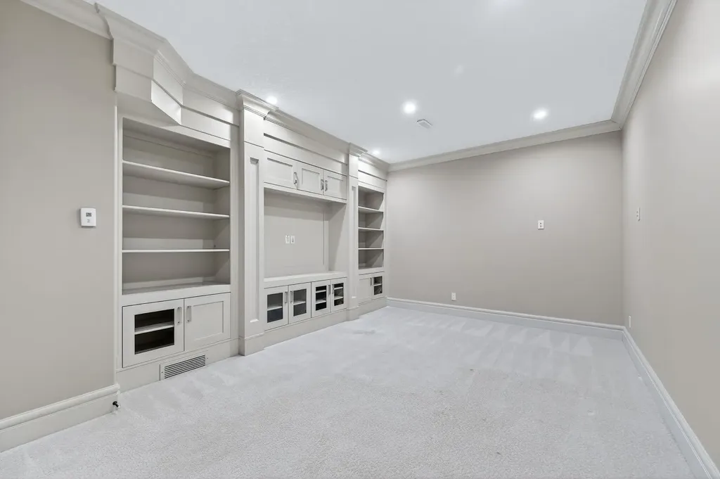 52 Wentworth Crescent SW Calgary AB T3H 0H1