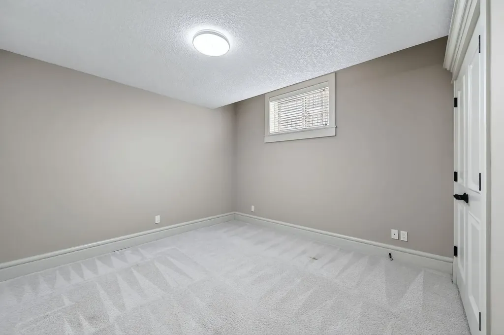 52 Wentworth Crescent SW Calgary AB T3H 0H1