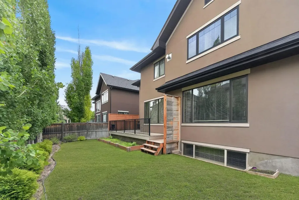 52 Wentworth Crescent SW Calgary AB T3H 0H1