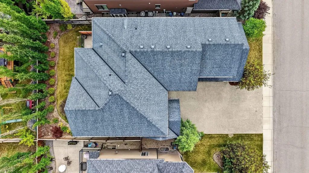 52 Wentworth Crescent SW Calgary AB T3H 0H1