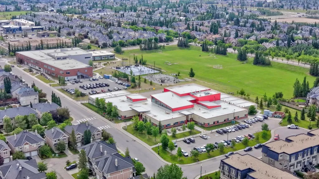 52 Wentworth Crescent SW Calgary AB T3H 0H1