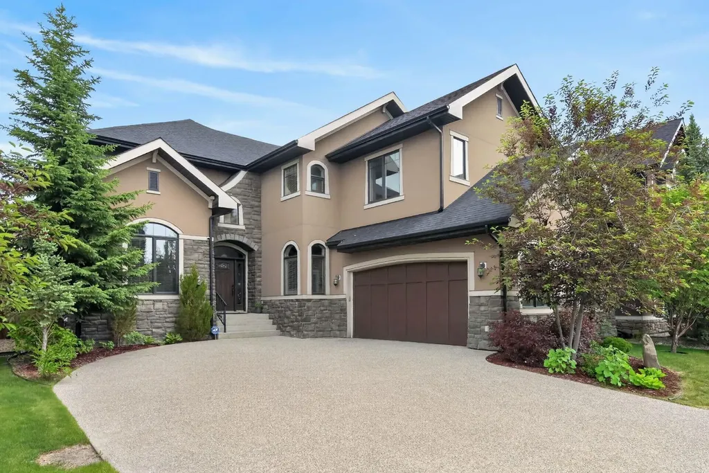 52 Wentworth Crescent SW Calgary AB T3H 0H1