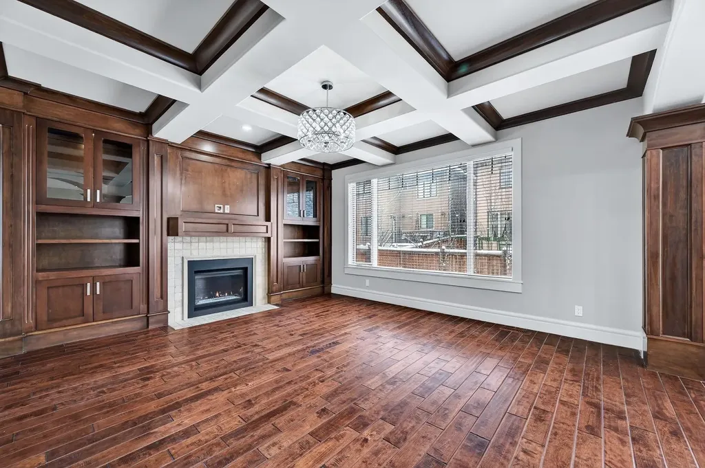 52 Wentworth Crescent SW Calgary AB T3H 0H1