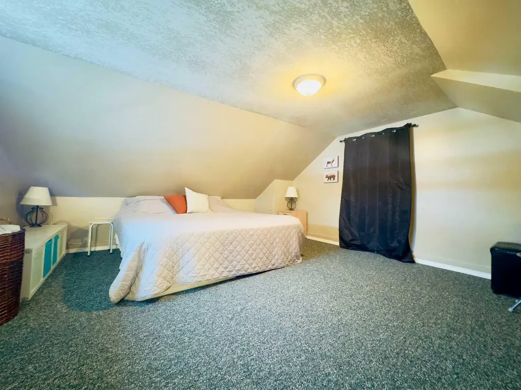 20970 7 Avenue Bellevue AB T0K0C0