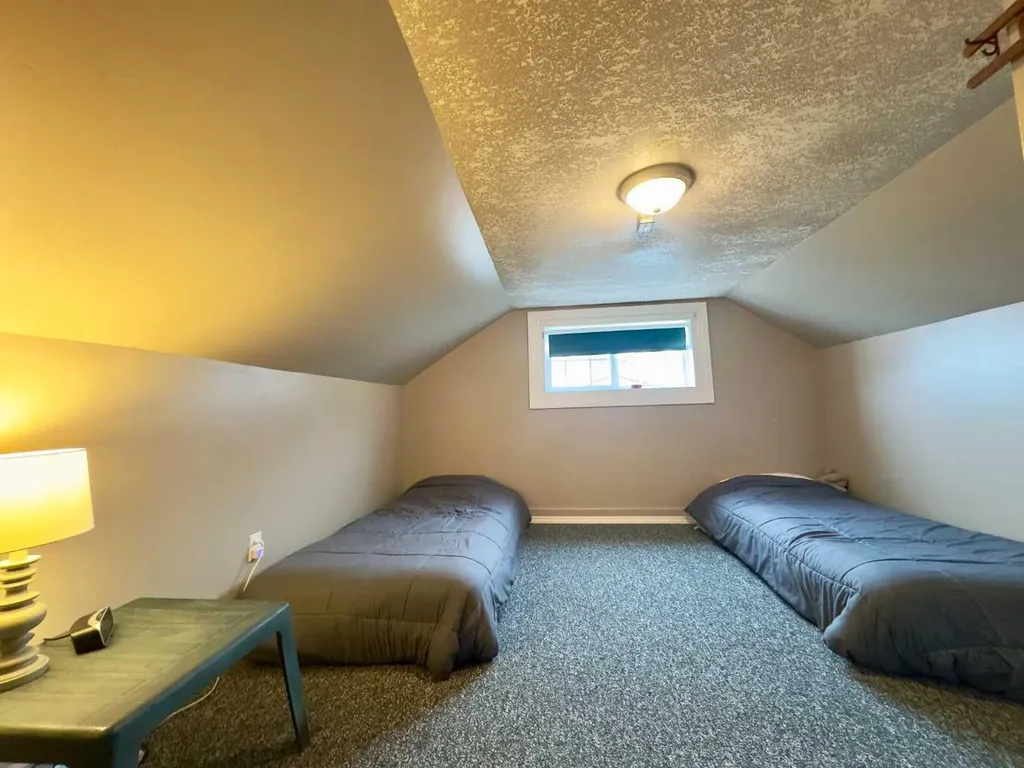 20970 7 Avenue Bellevue AB T0K0C0