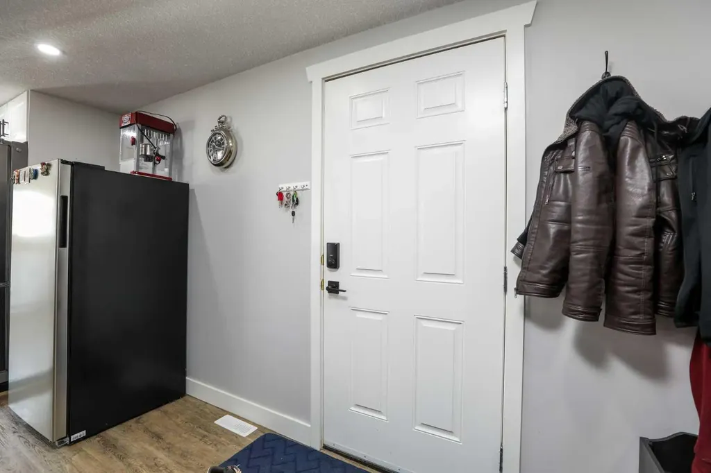 1410 43 Street S Lethbridge AB T1K 3S5