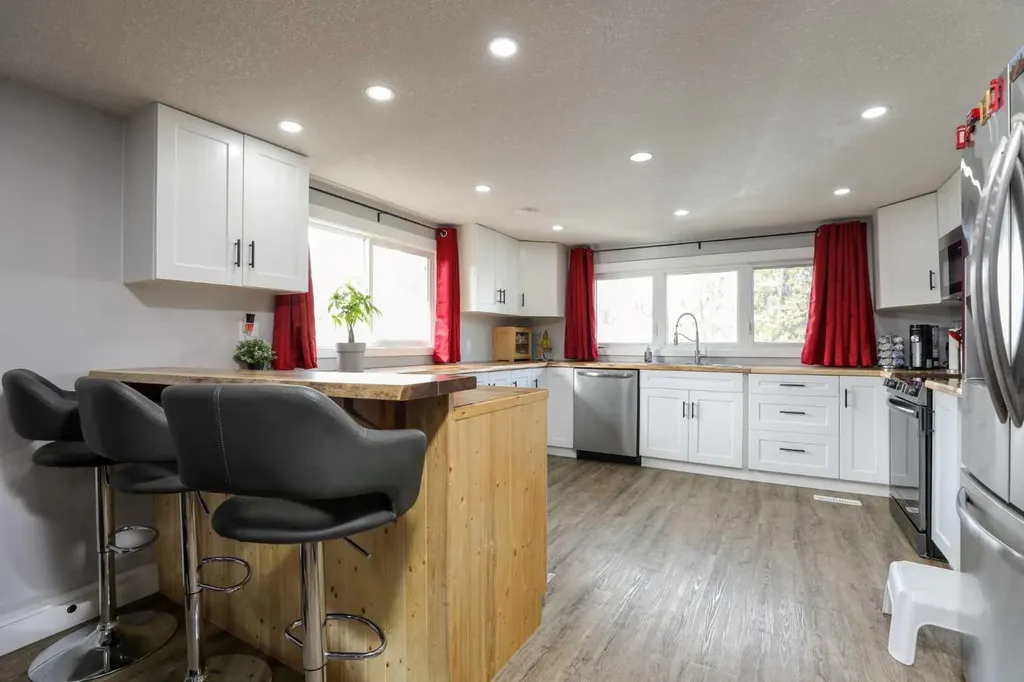 1410 43 Street S Lethbridge AB T1K 3S5