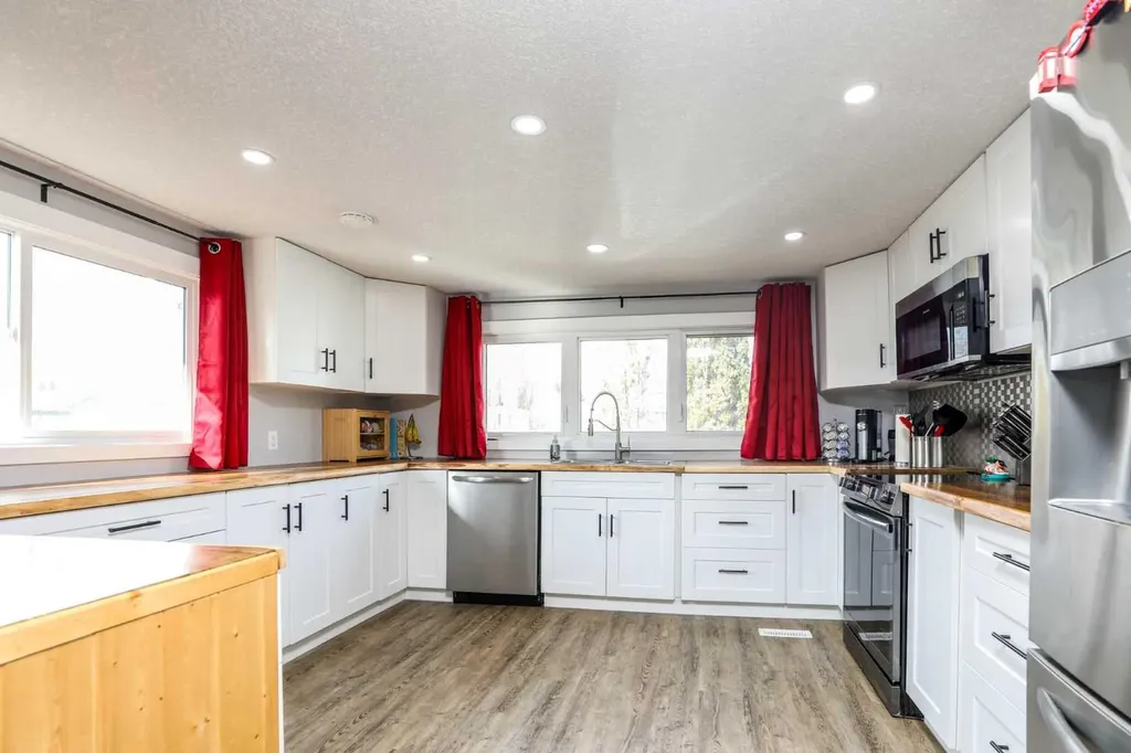 1410 43 Street S Lethbridge AB T1K 3S5