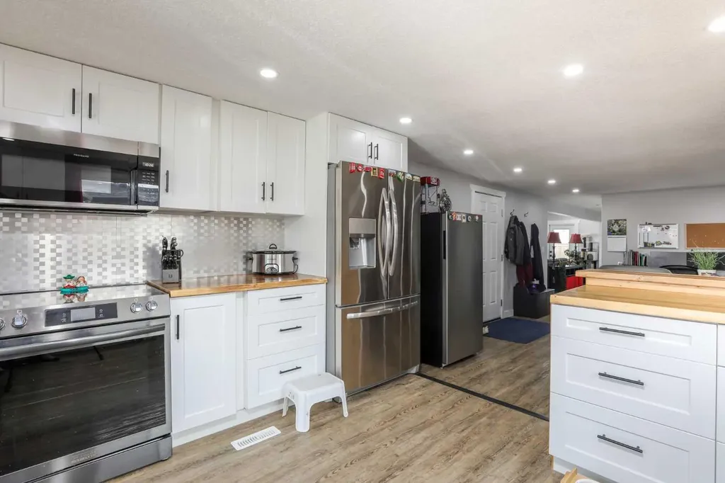 1410 43 Street S Lethbridge AB T1K 3S5