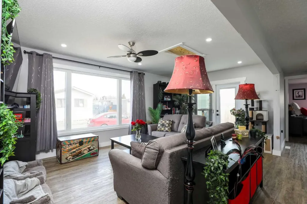 1410 43 Street S Lethbridge AB T1K 3S5