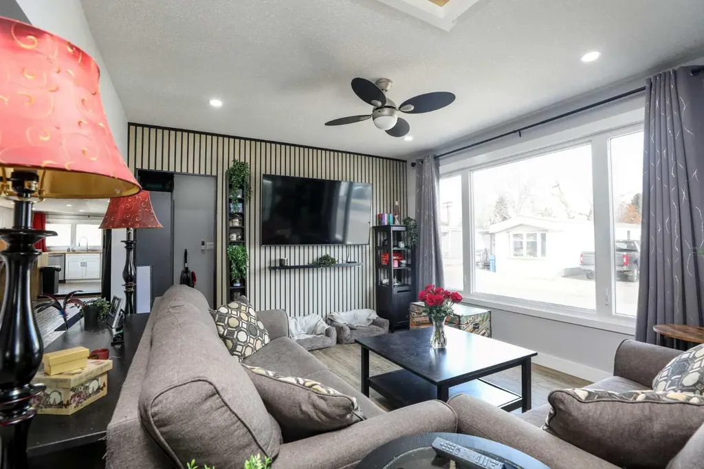 1410 43 Street S Lethbridge AB T1K 3S5