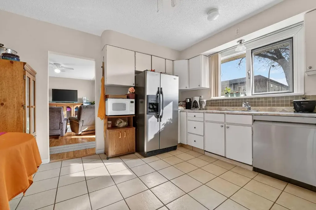 536 21 Street S Lethbridge AB T1J 3K3
