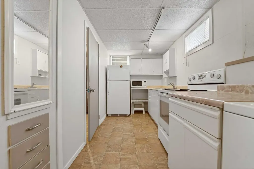536 21 Street S Lethbridge AB T1J 3K3