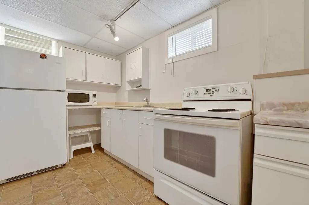 536 21 Street S Lethbridge AB T1J 3K3