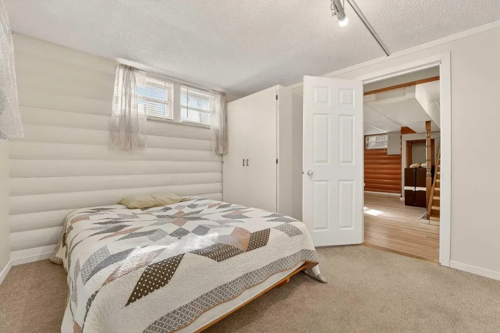 536 21 Street S Lethbridge AB T1J 3K3