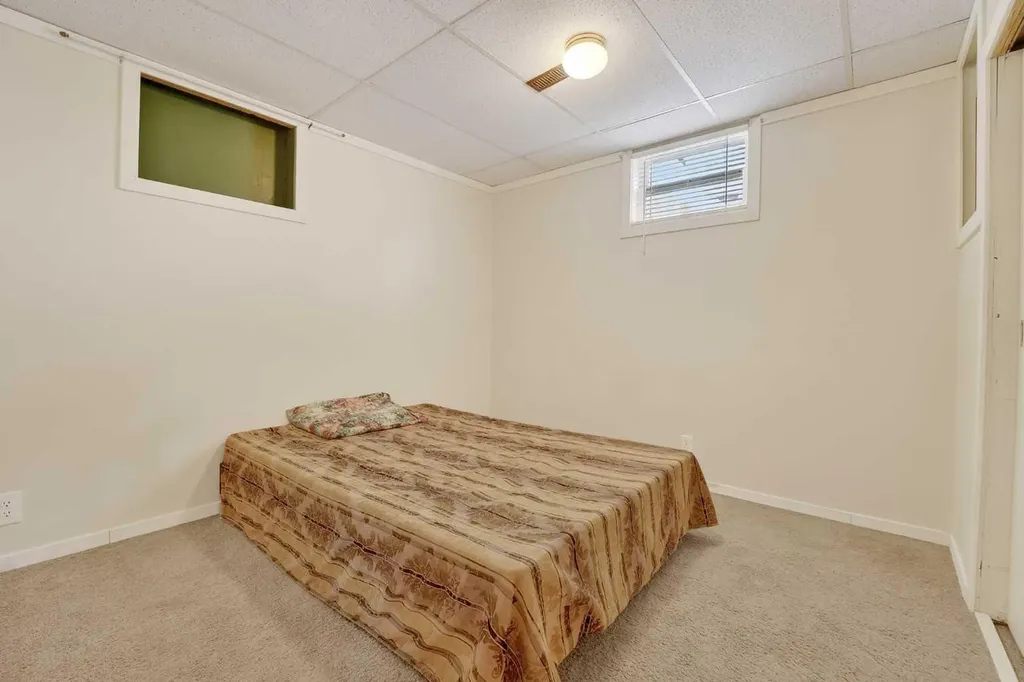 536 21 Street S Lethbridge AB T1J 3K3