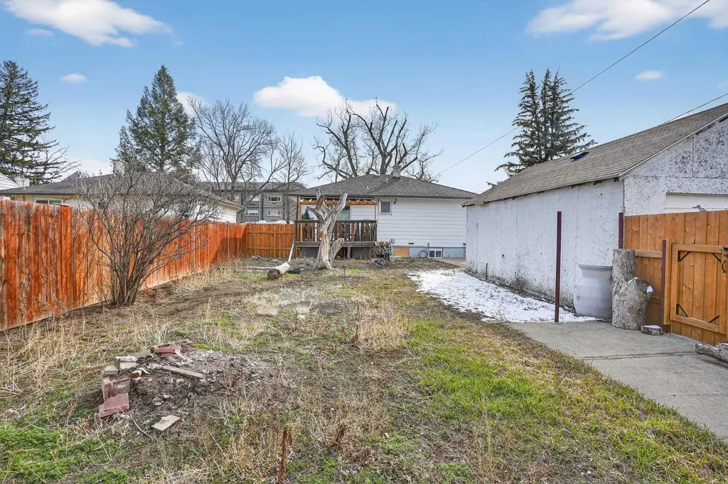 536 21 Street S Lethbridge AB T1J 3K3