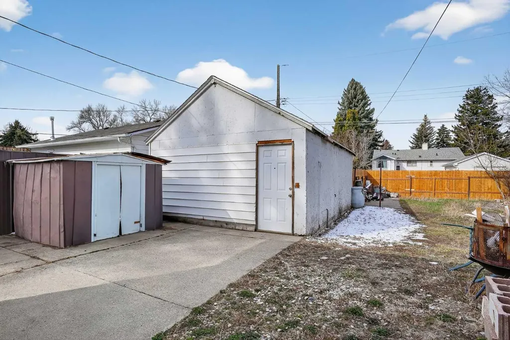 536 21 Street S Lethbridge AB T1J 3K3