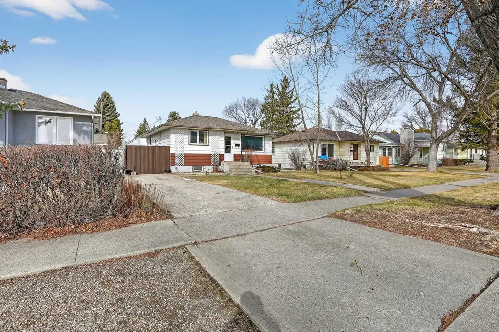 536 21 Street S Lethbridge AB T1J 3K3