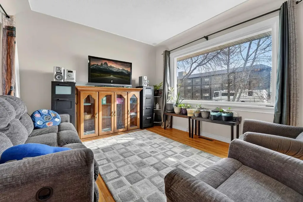 536 21 Street S Lethbridge AB T1J 3K3