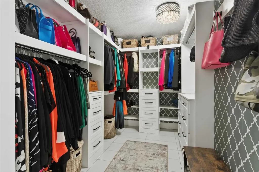 320 Meredith Road NE Calgary AB T2E 5A6