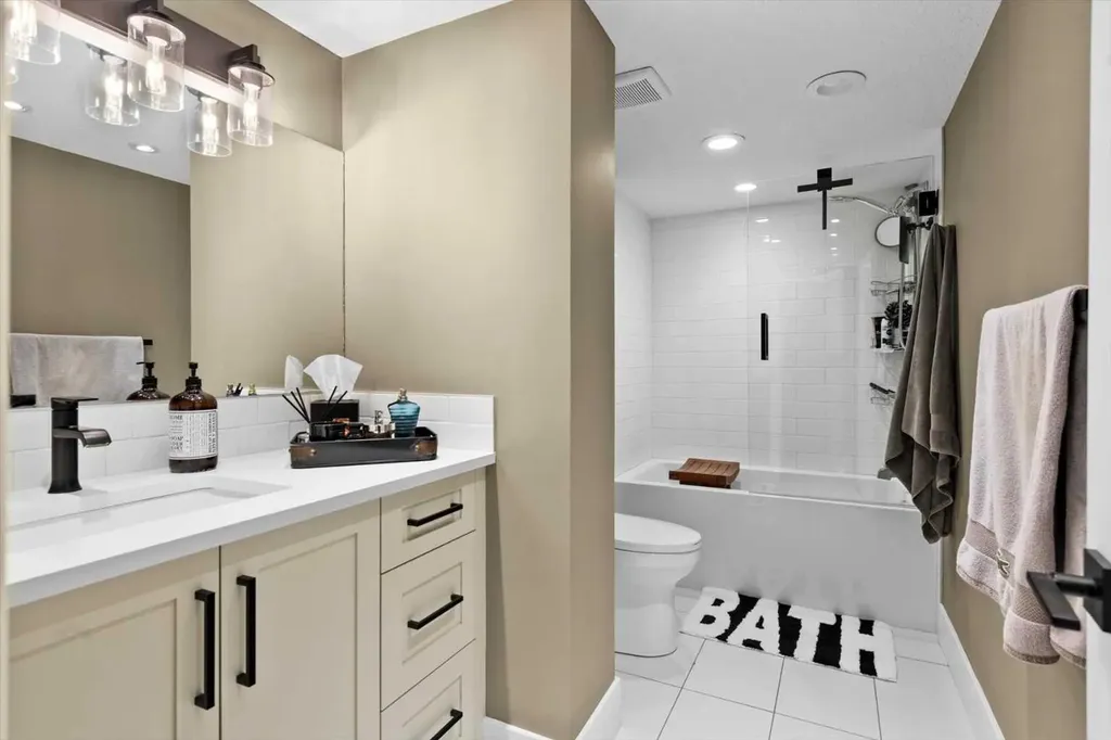 320 Meredith Road NE Calgary AB T2E 5A6