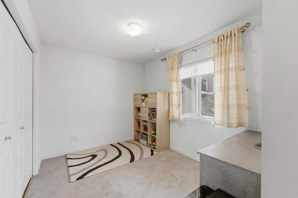 148 Legacy Point SE Calgary AB T2X 3Z3