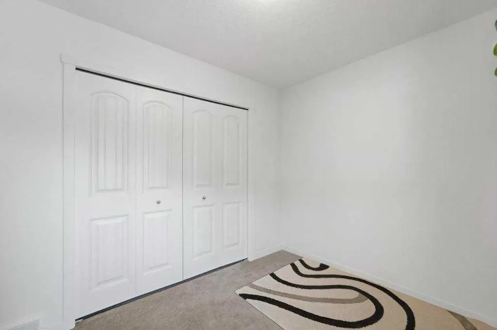 148 Legacy Point SE Calgary AB T2X 3Z3