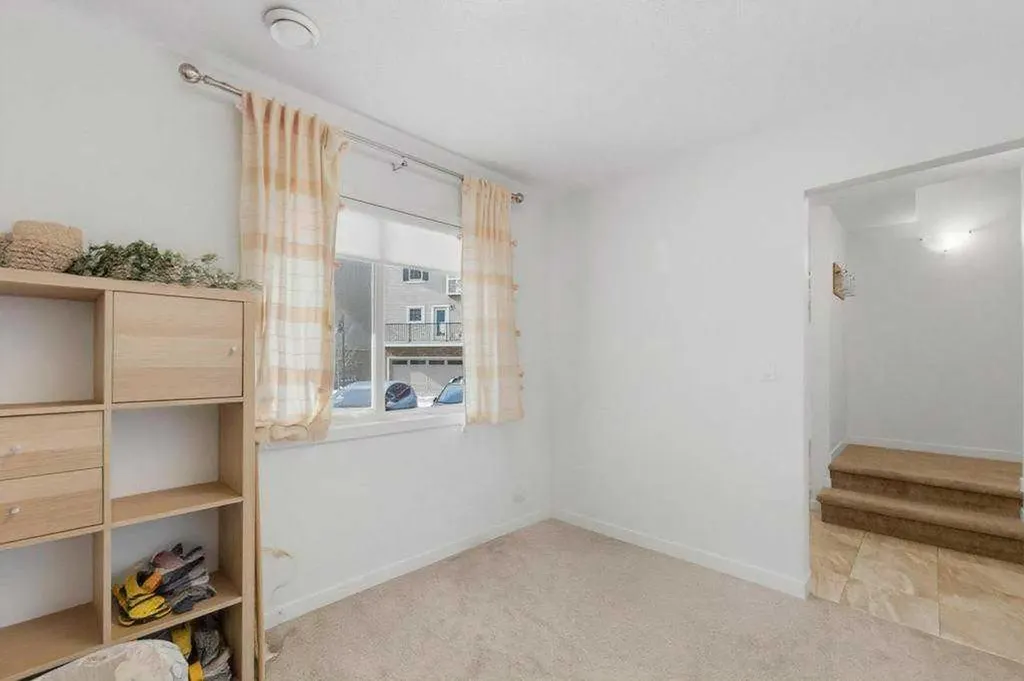 148 Legacy Point SE Calgary AB T2X 3Z3