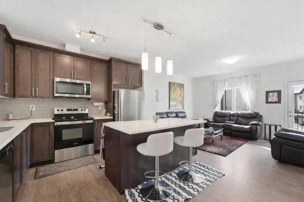 148 Legacy Point SE Calgary AB T2X 3Z3