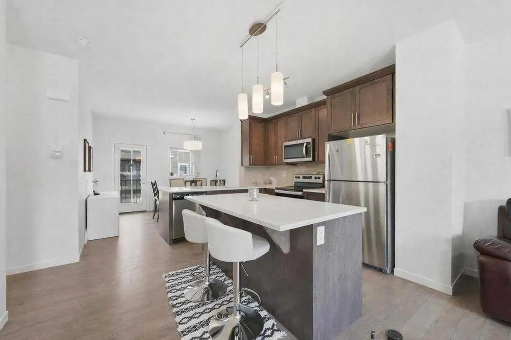 148 Legacy Point SE Calgary AB T2X 3Z3
