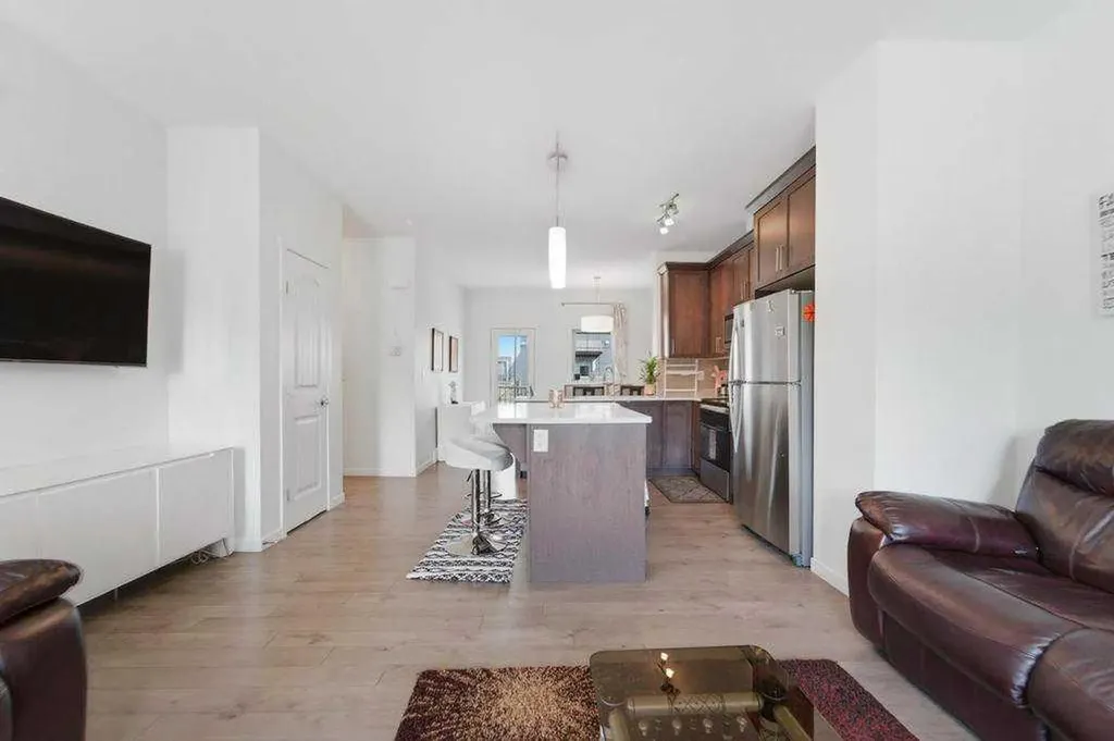 148 Legacy Point SE Calgary AB T2X 3Z3