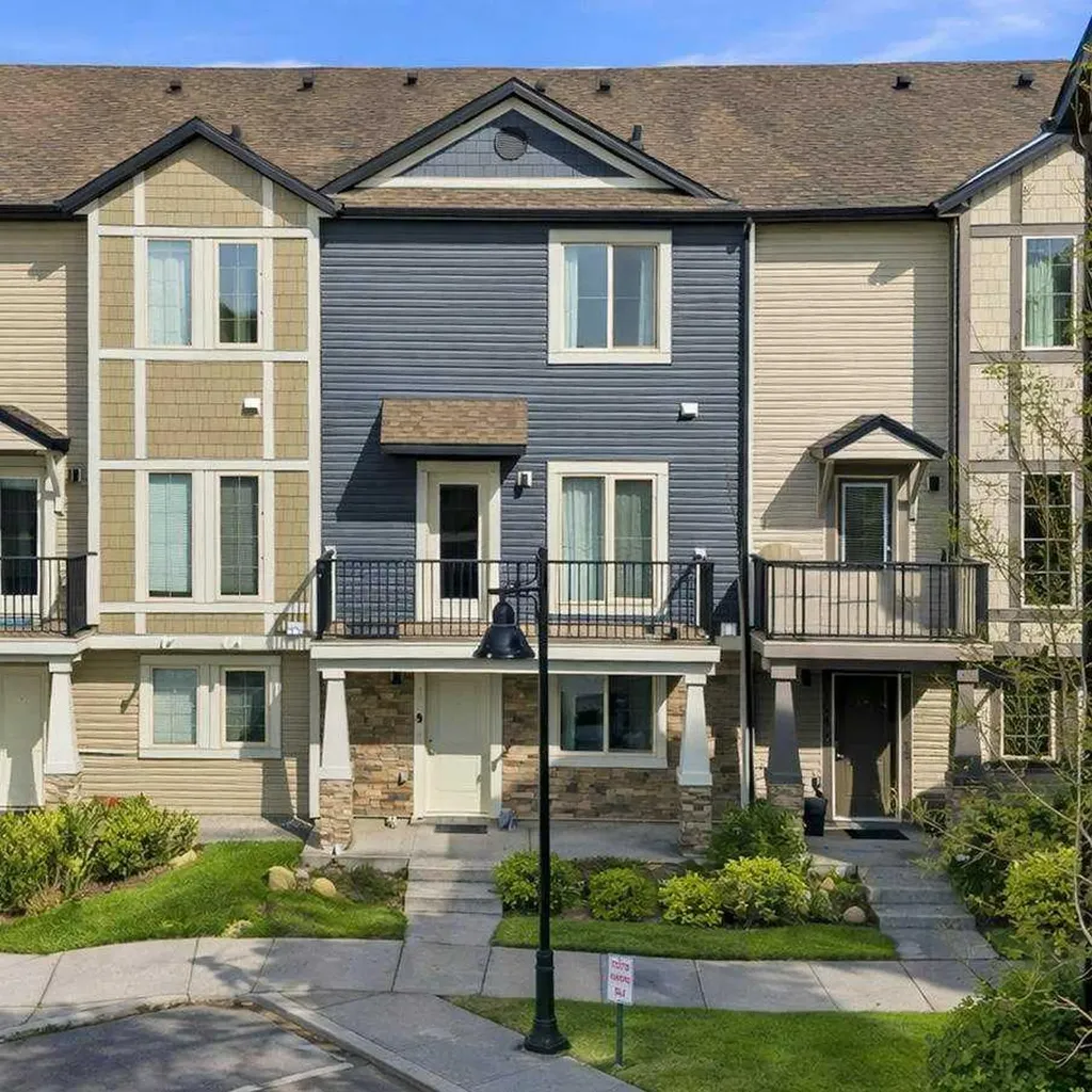 148 Legacy Point SE Calgary AB T2X 3Z3