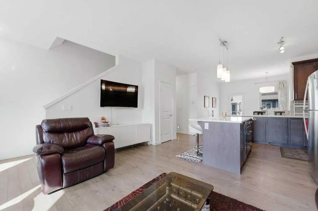 148 Legacy Point SE Calgary AB T2X 3Z3
