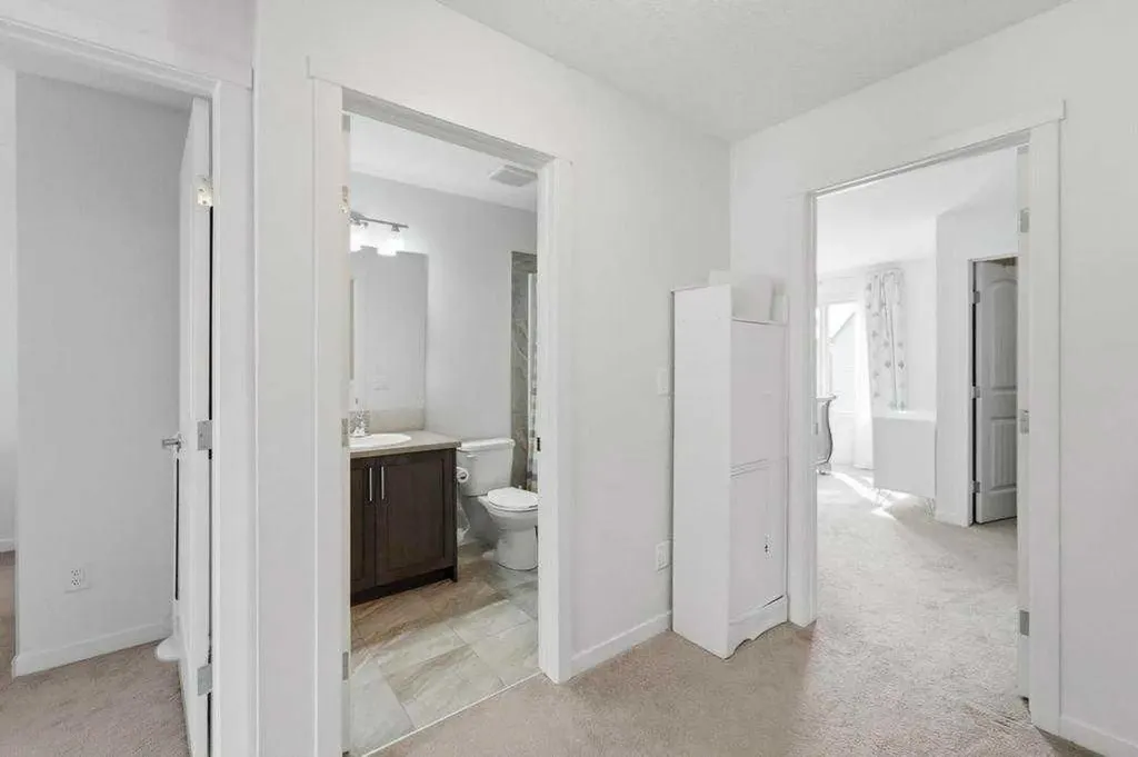 148 Legacy Point SE Calgary AB T2X 3Z3
