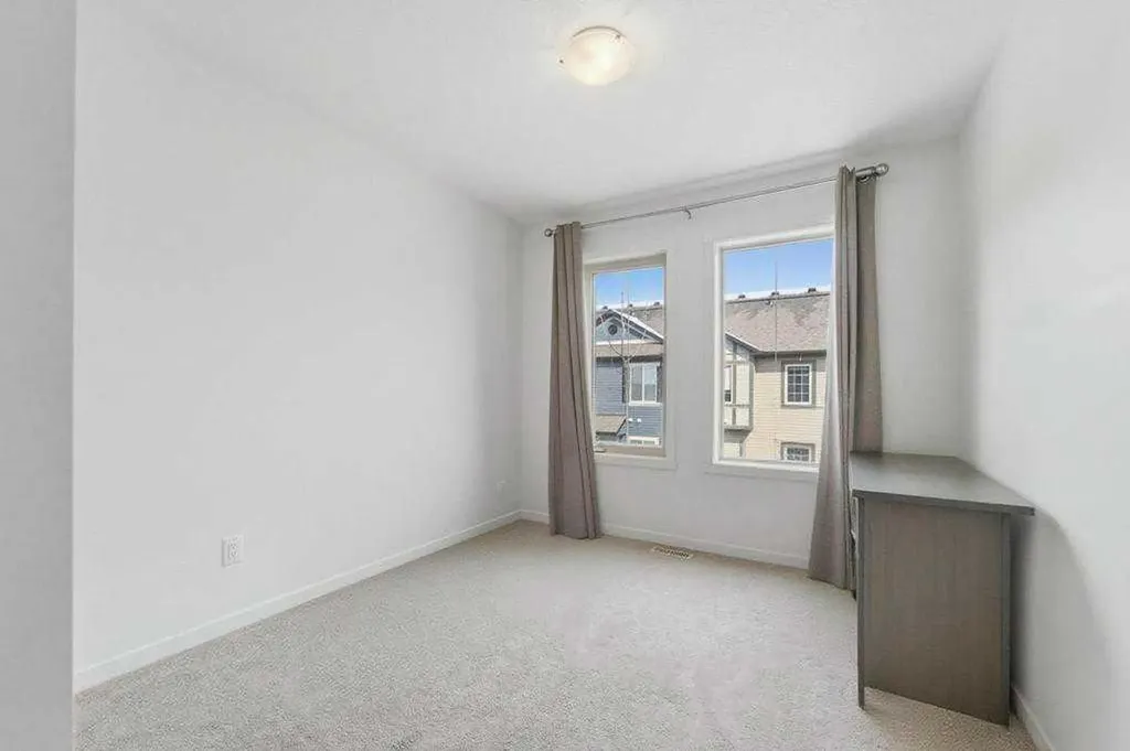 148 Legacy Point SE Calgary AB T2X 3Z3