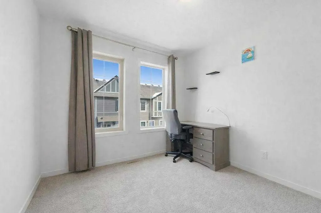 148 Legacy Point SE Calgary AB T2X 3Z3