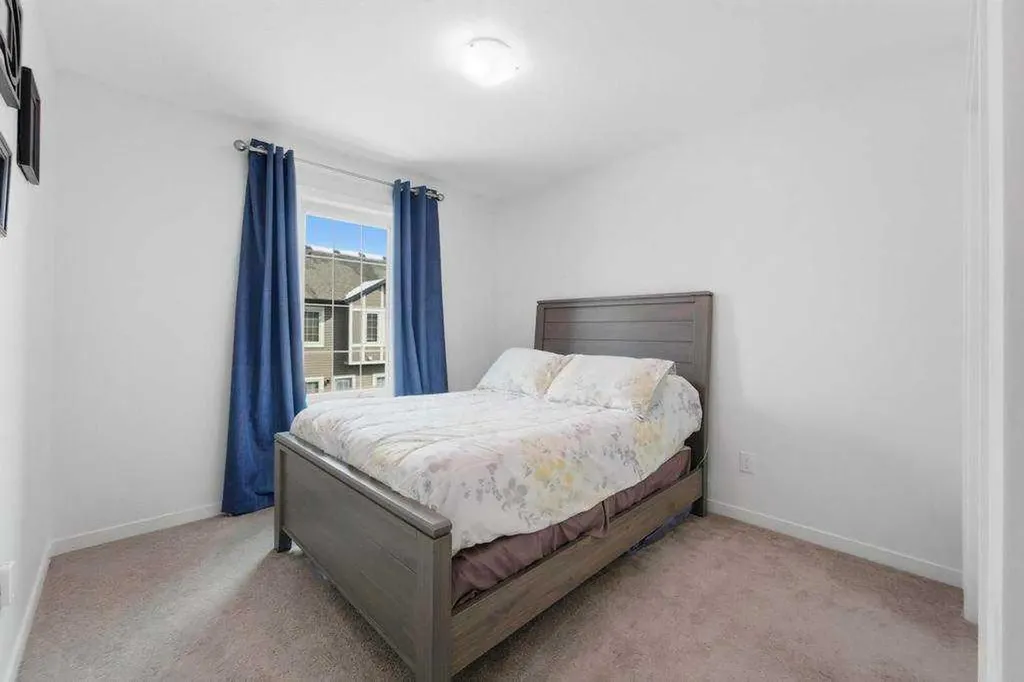 148 Legacy Point SE Calgary AB T2X 3Z3
