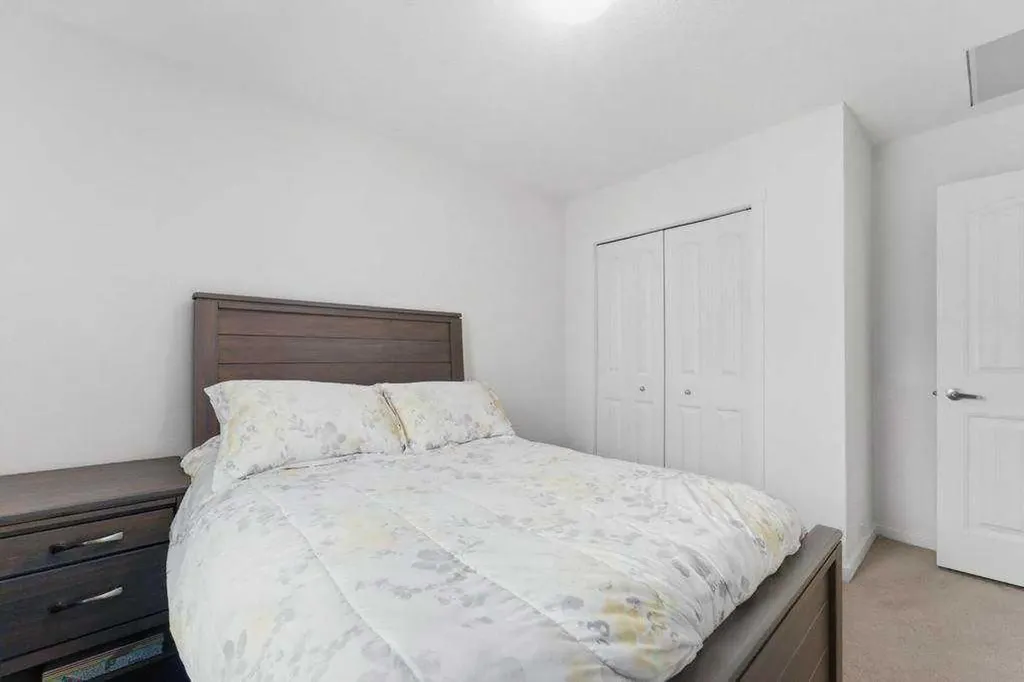 148 Legacy Point SE Calgary AB T2X 3Z3