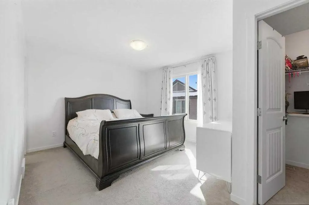 148 Legacy Point SE Calgary AB T2X 3Z3