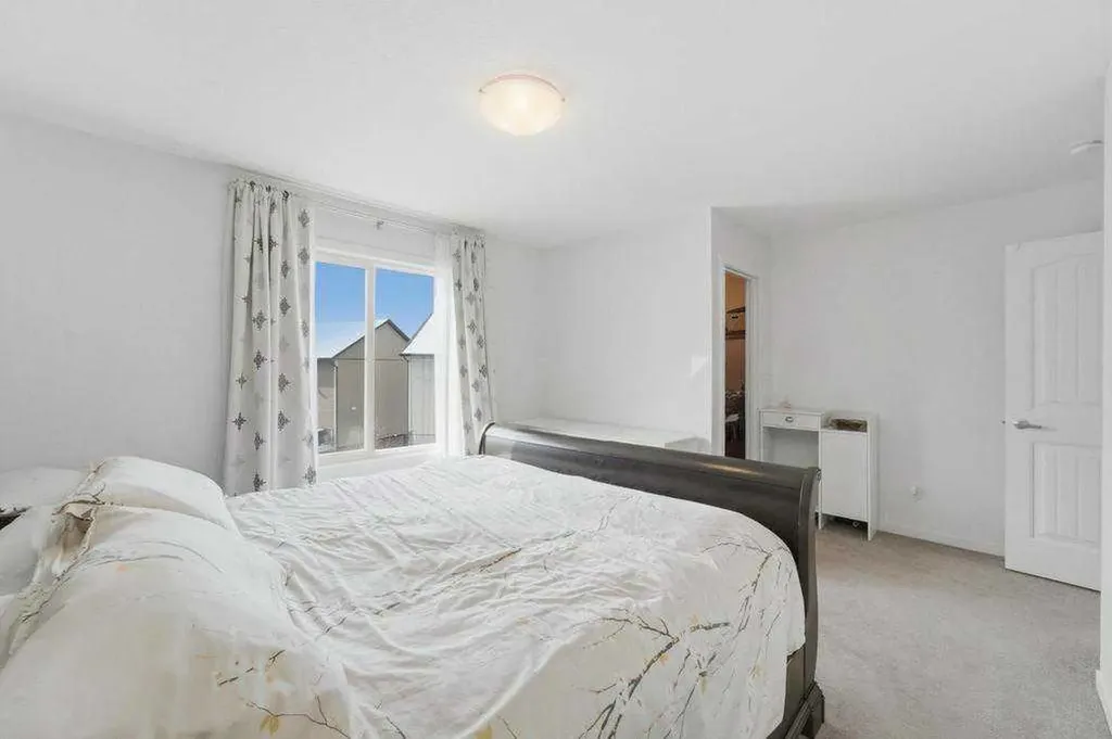 148 Legacy Point SE Calgary AB T2X 3Z3