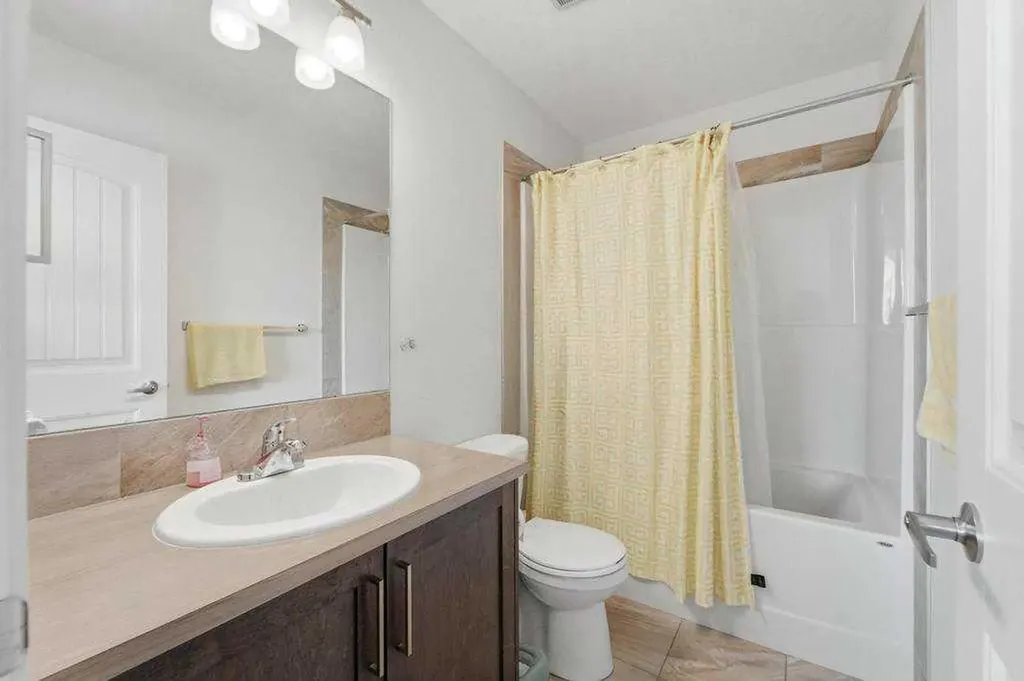 148 Legacy Point SE Calgary AB T2X 3Z3