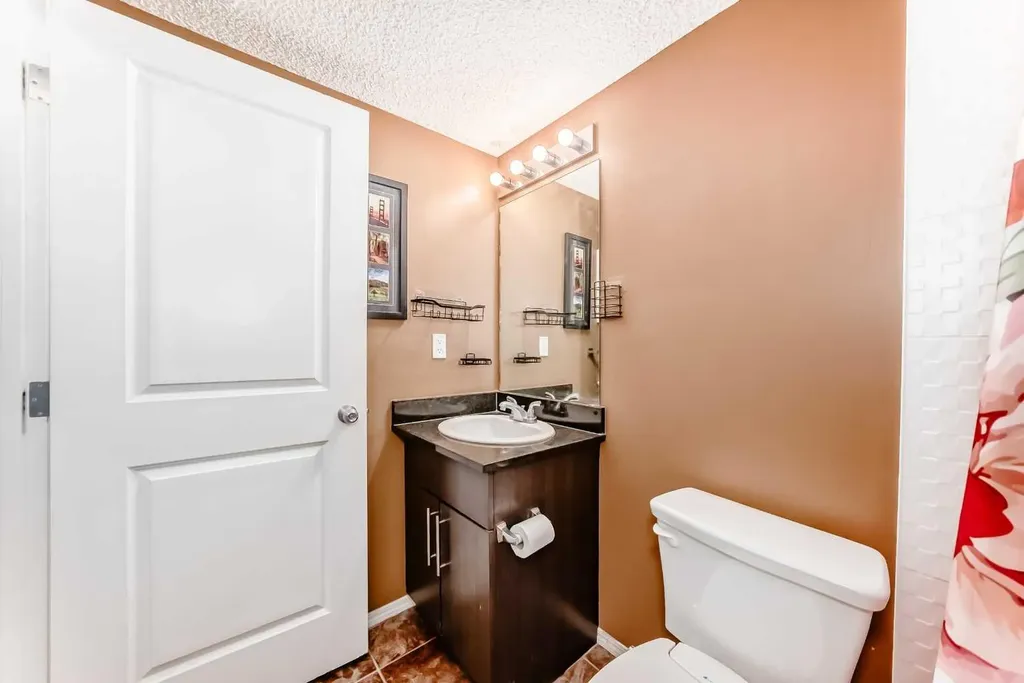 1317 27 Street SE Calgary AB T2A 0G3