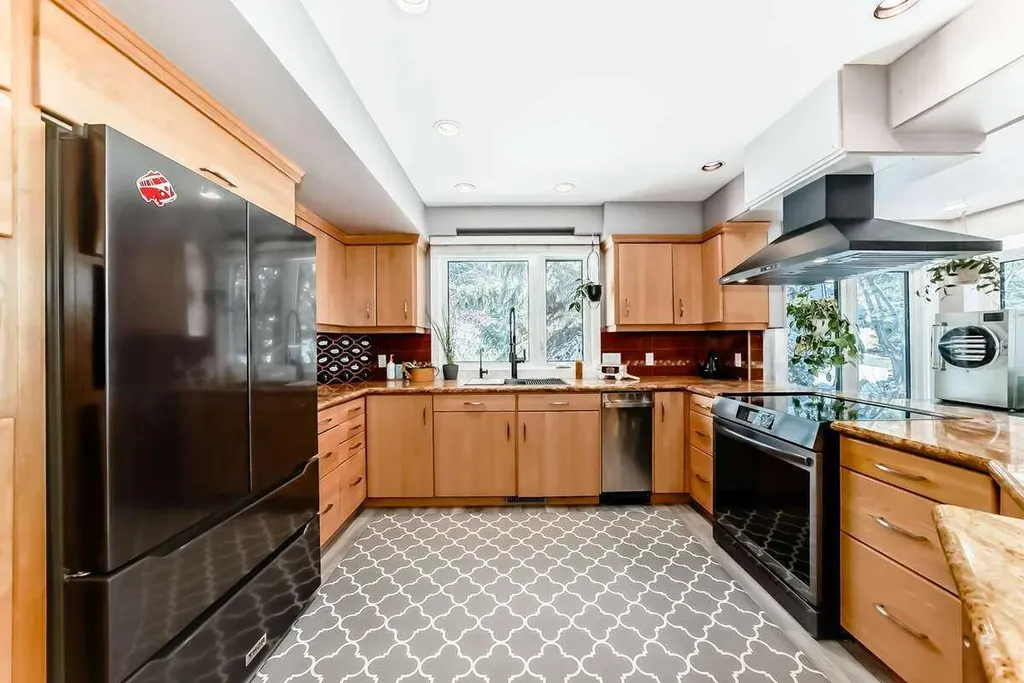 2002 Pump Hill Way SW Calgary AB T2V 4M4