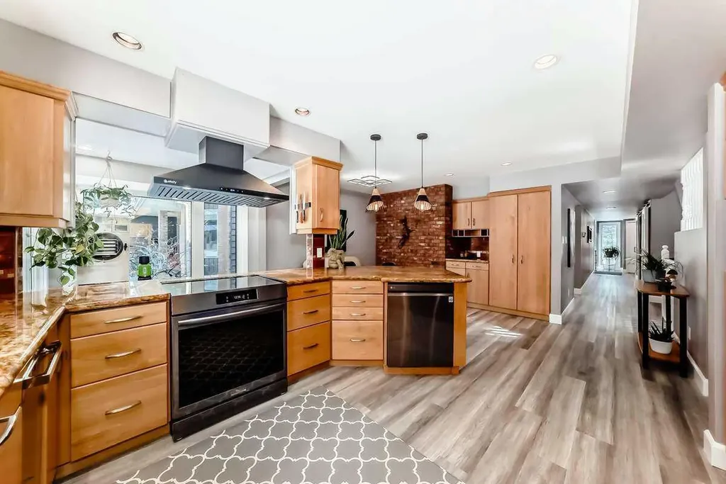 2002 Pump Hill Way SW Calgary AB T2V 4M4