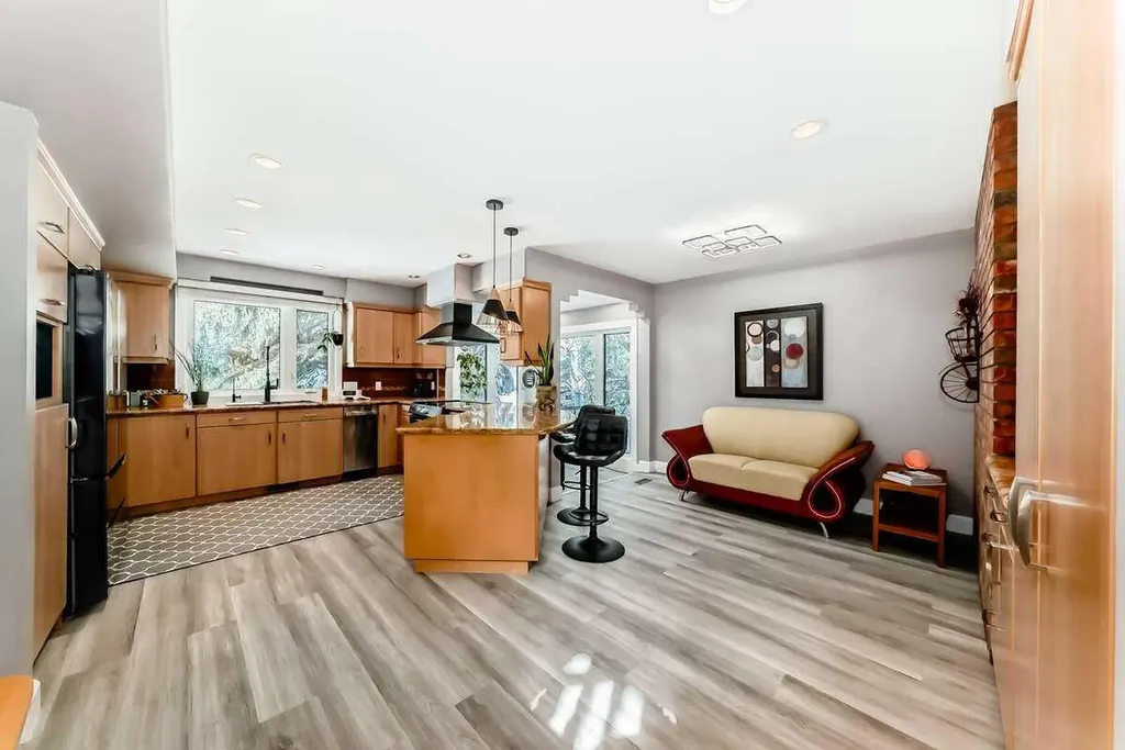 2002 Pump Hill Way SW Calgary AB T2V 4M4