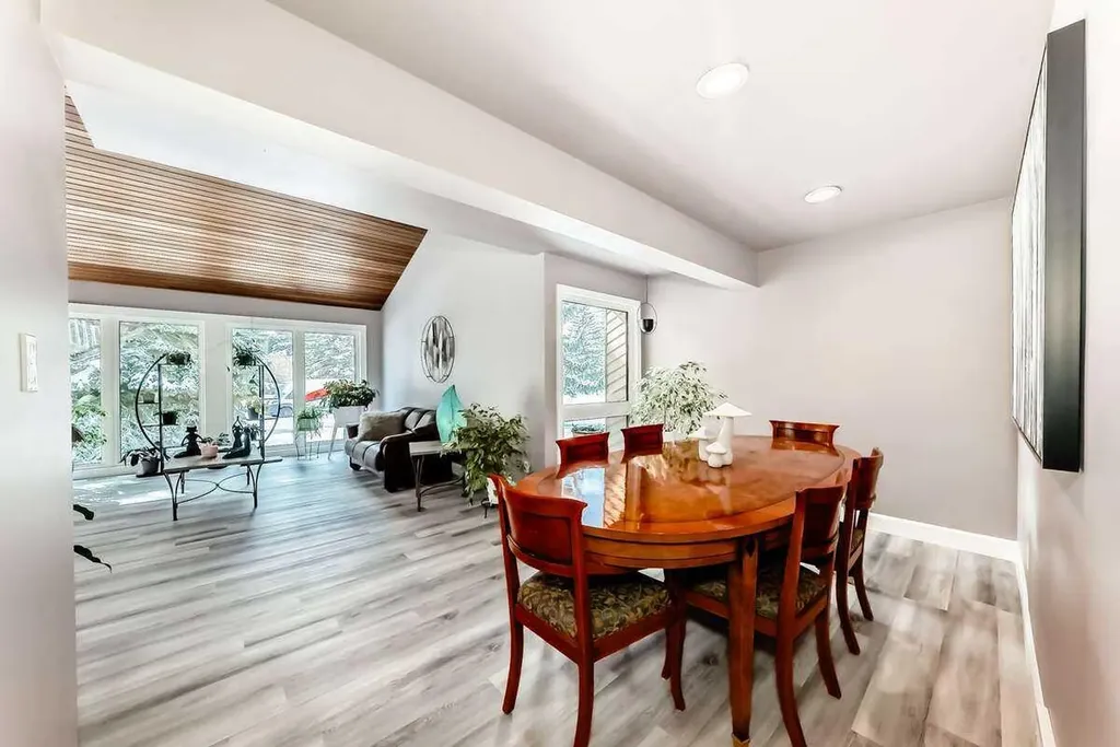 2002 Pump Hill Way SW Calgary AB T2V 4M4