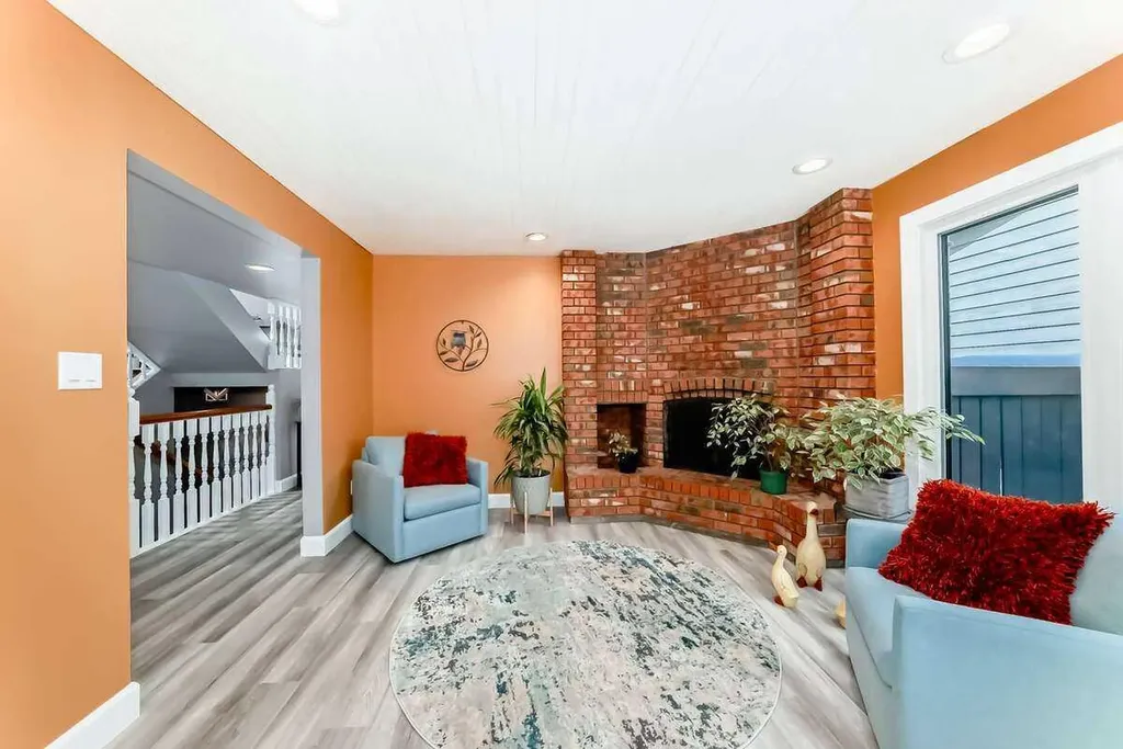 2002 Pump Hill Way SW Calgary AB T2V 4M4