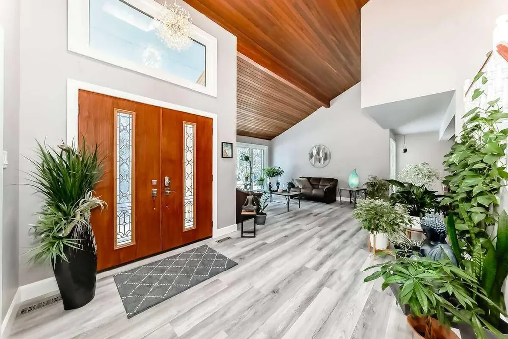 2002 Pump Hill Way SW Calgary AB T2V 4M4