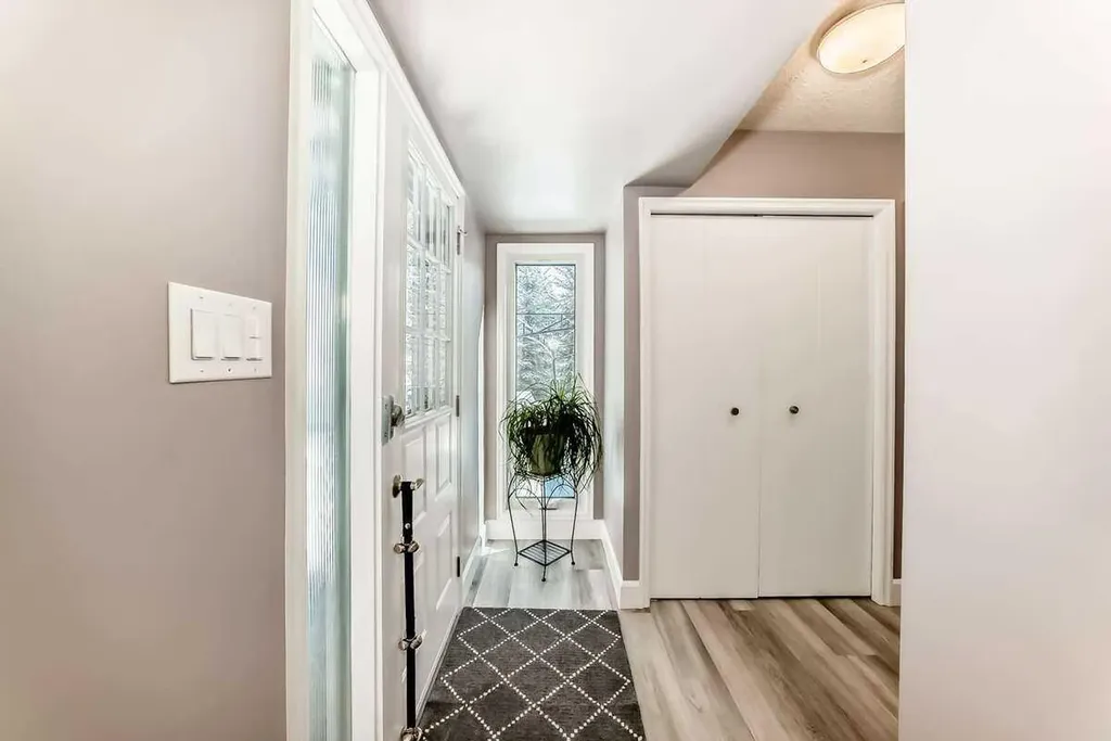 2002 Pump Hill Way SW Calgary AB T2V 4M4